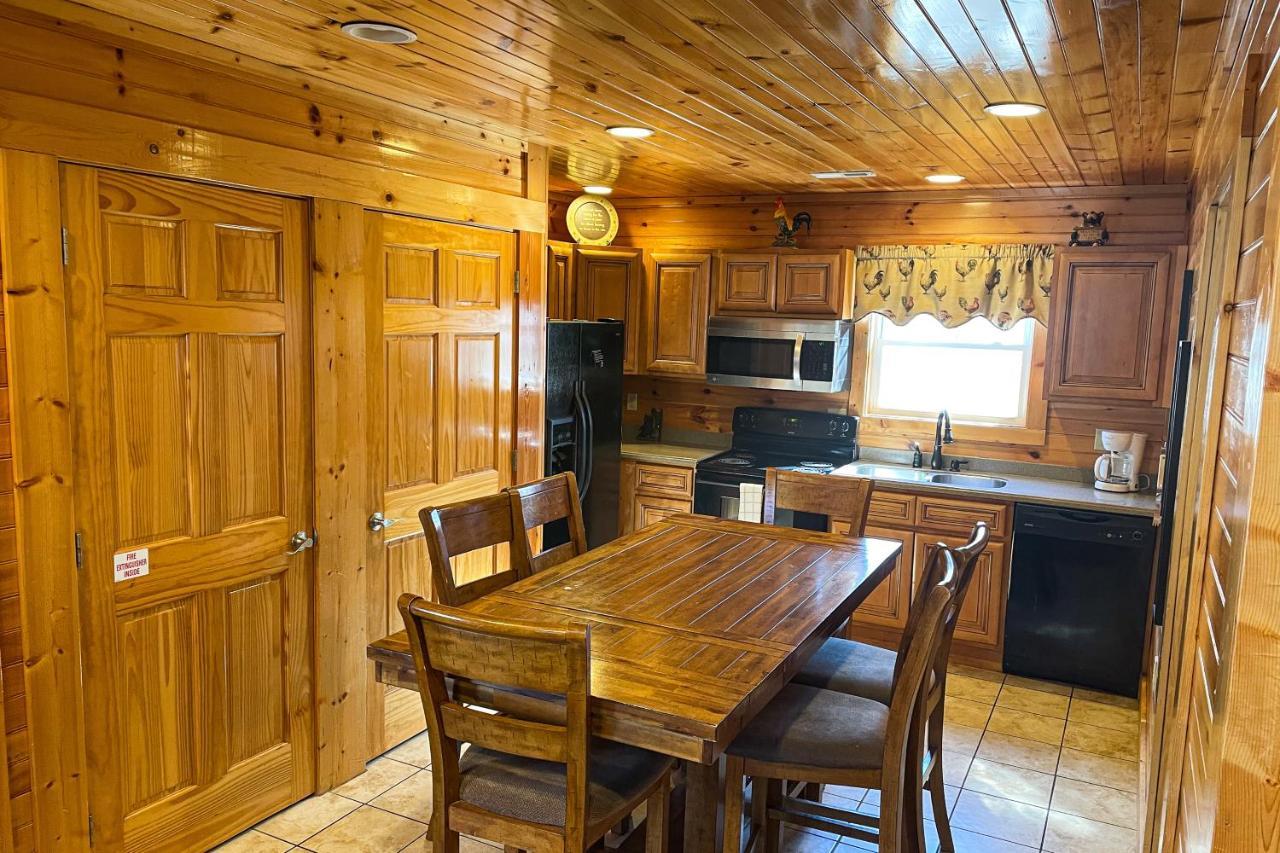 Black Bear Hideaway Cabin Гатлинбург Экстерьер фото