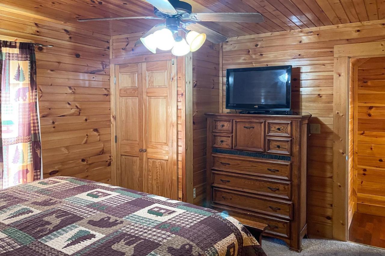Black Bear Hideaway Cabin Гатлинбург Экстерьер фото