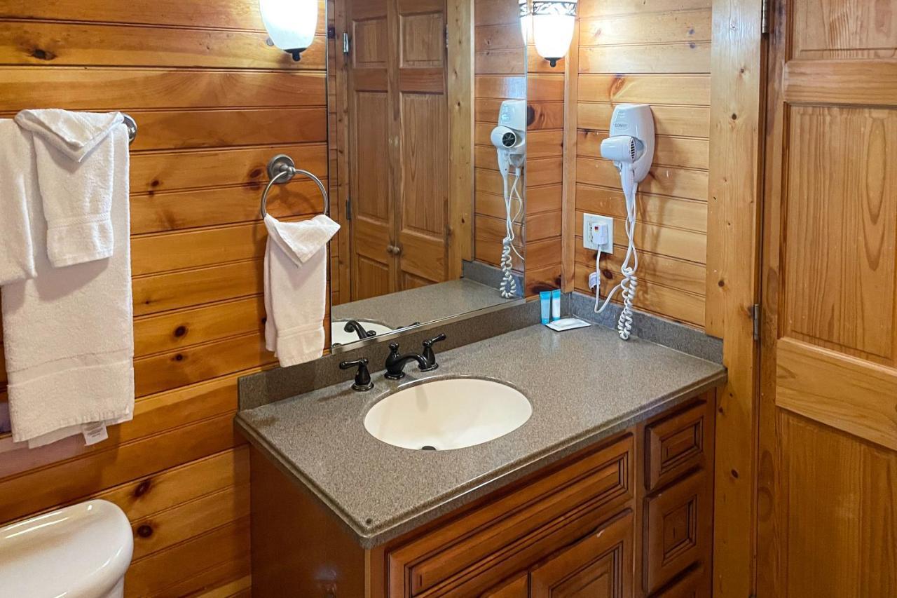 Black Bear Hideaway Cabin Гатлинбург Экстерьер фото